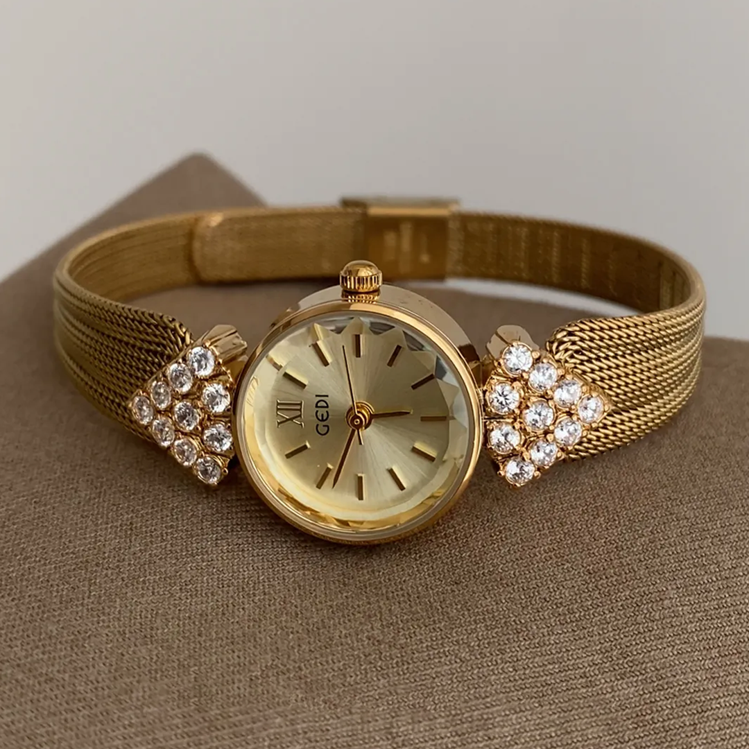 Golden Royal Timepiece – Classic Round Watch with Textured Woven Band