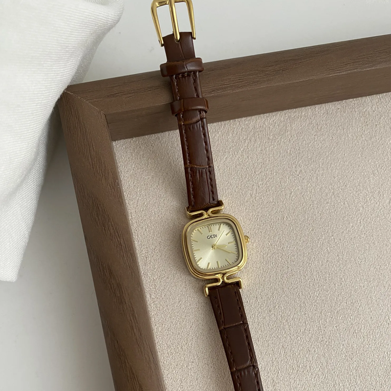 Golden Elegance Timepiece – Gold Dial Watch with Coffee Brown Strap