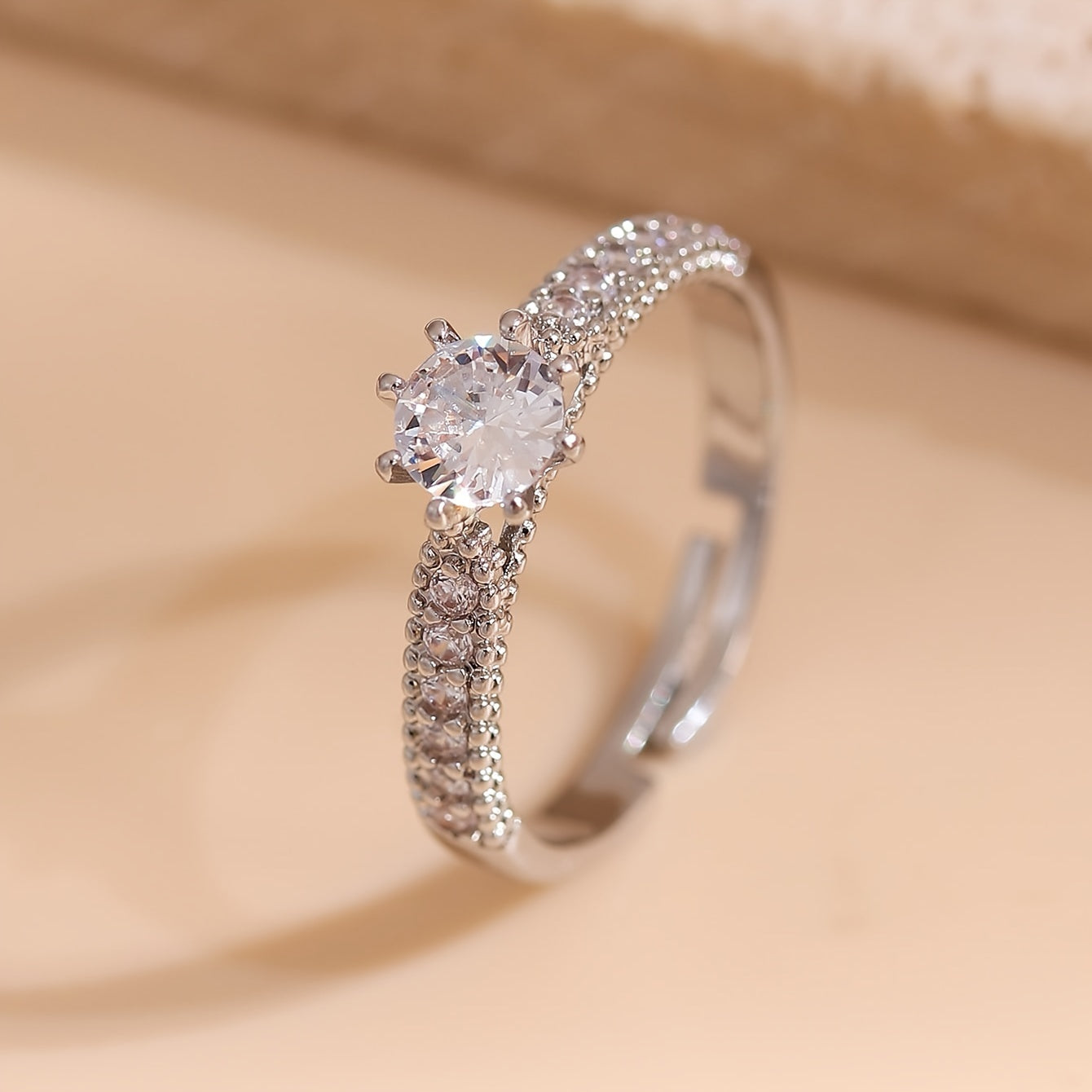 Luxury Women’s Ring with Copper Inlay & Synthetic Zirconia