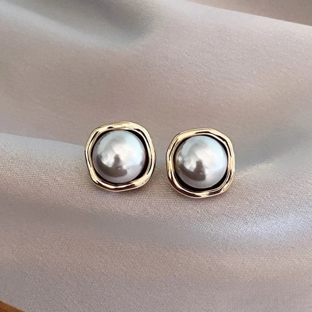 Noir Bloom Sophisticated Black Pearl Earrings