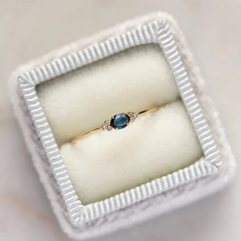 Elegant birthstone ring - Art Deco design