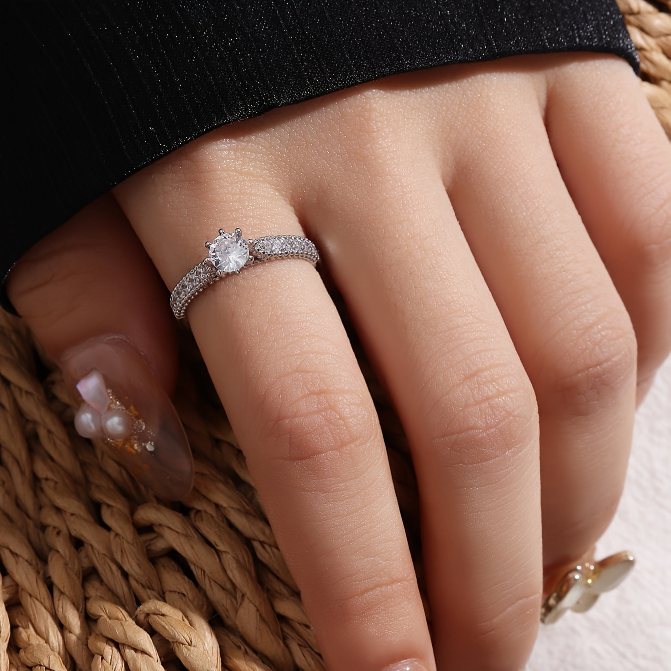 Luxury Women’s Ring with Copper Inlay & Synthetic Zirconia