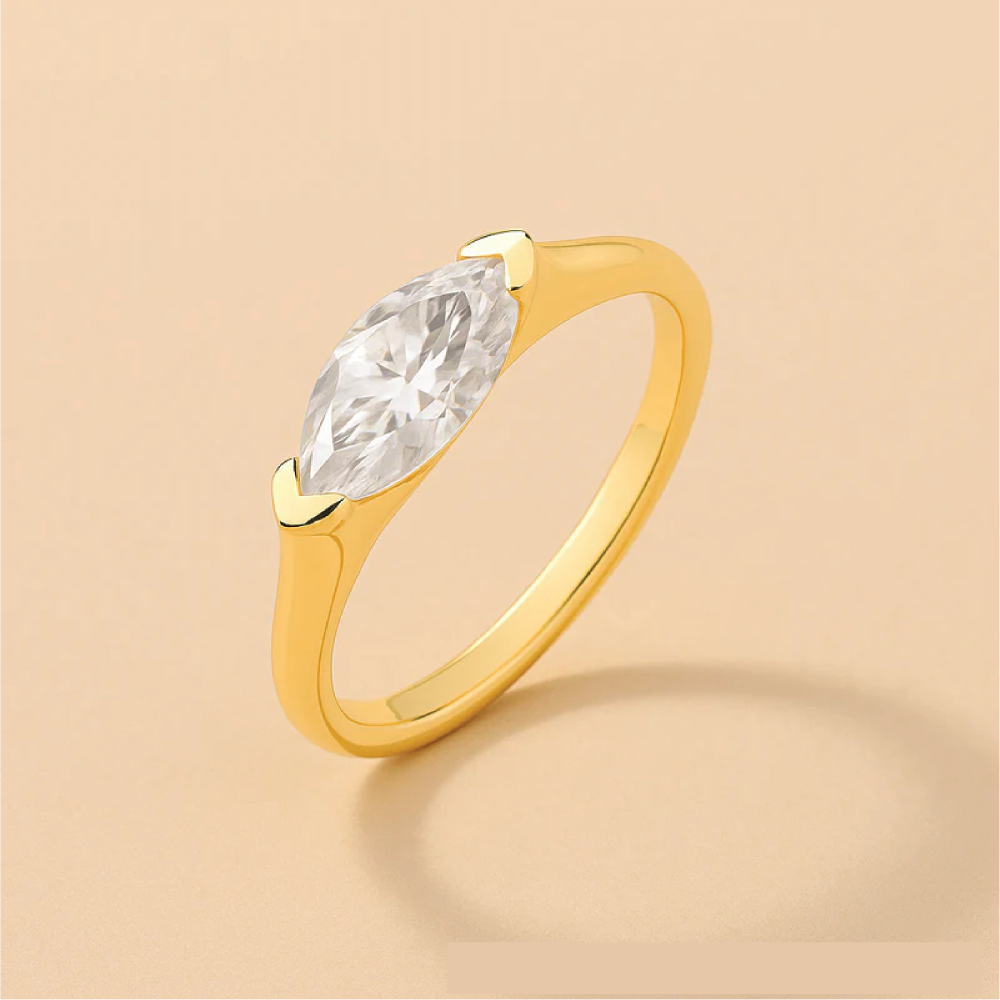 Hailey Signature Slim Ring in 18K Gold Elegance