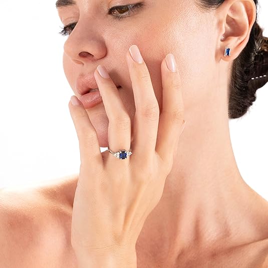 Ring with octagon-cut sapphire | White gold