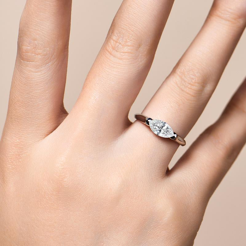 Hailey Signature Slim Ring in 18k Gold