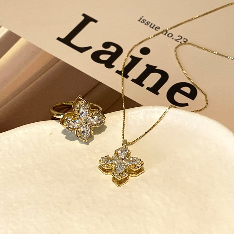 Whirling Clover: Zirconia Ring & Necklace Set