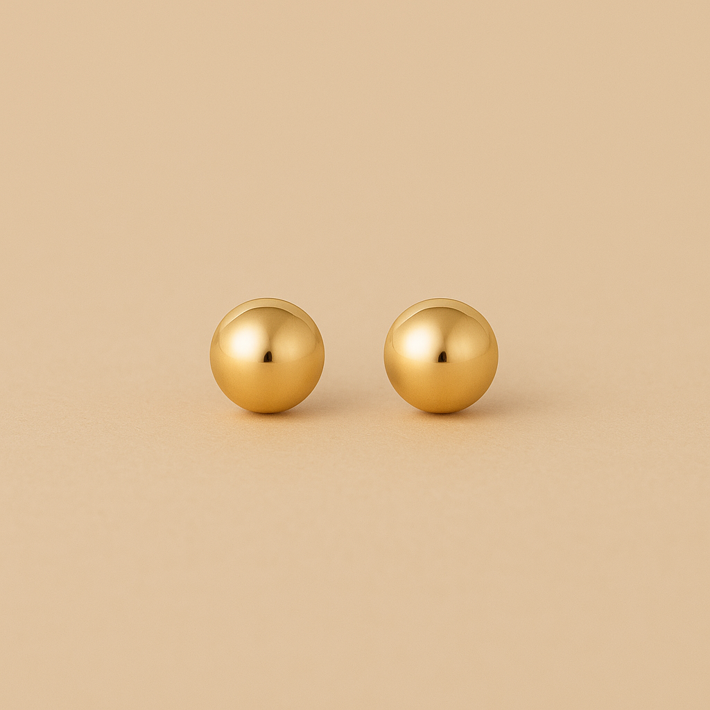 Essential Round Studs in 16k Gold | Everyday Luxury