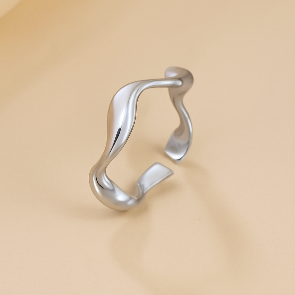 Delicate 18K gold-plated Wave open ring - adjustable fit