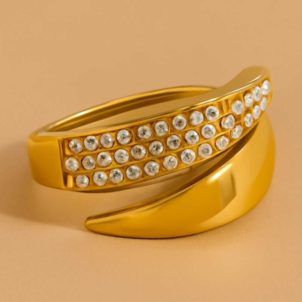 Ladies' ring with pointed wing motif - synthetic zirconia