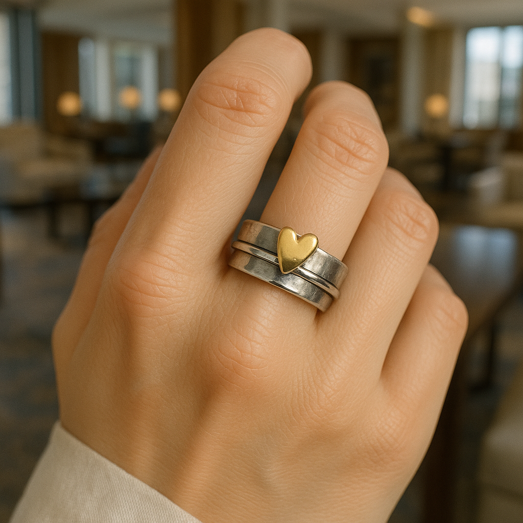 Mely - Silver Ring with Golden Heart
