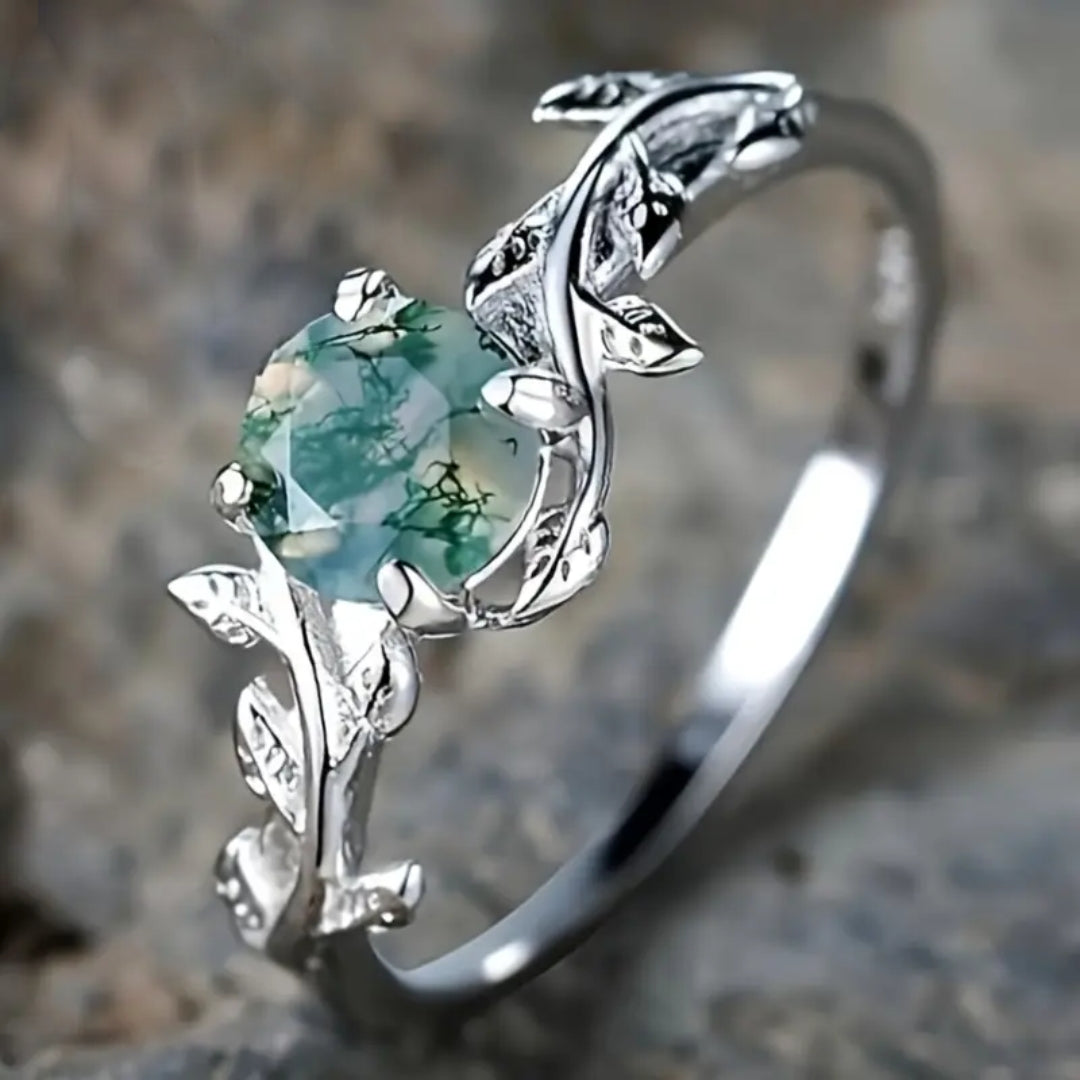 Vintage Silver Ring with Green Stone – Timeless Elegance with an Earthy Touch