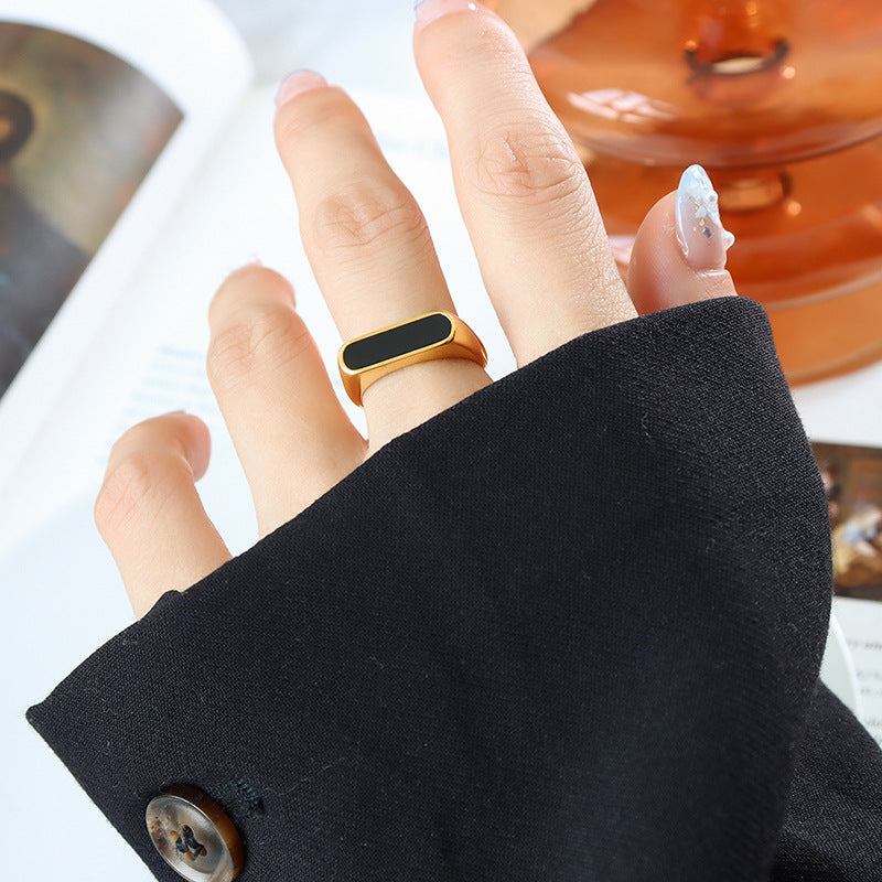 renda Grace: Golden Onyx Statement Ring
