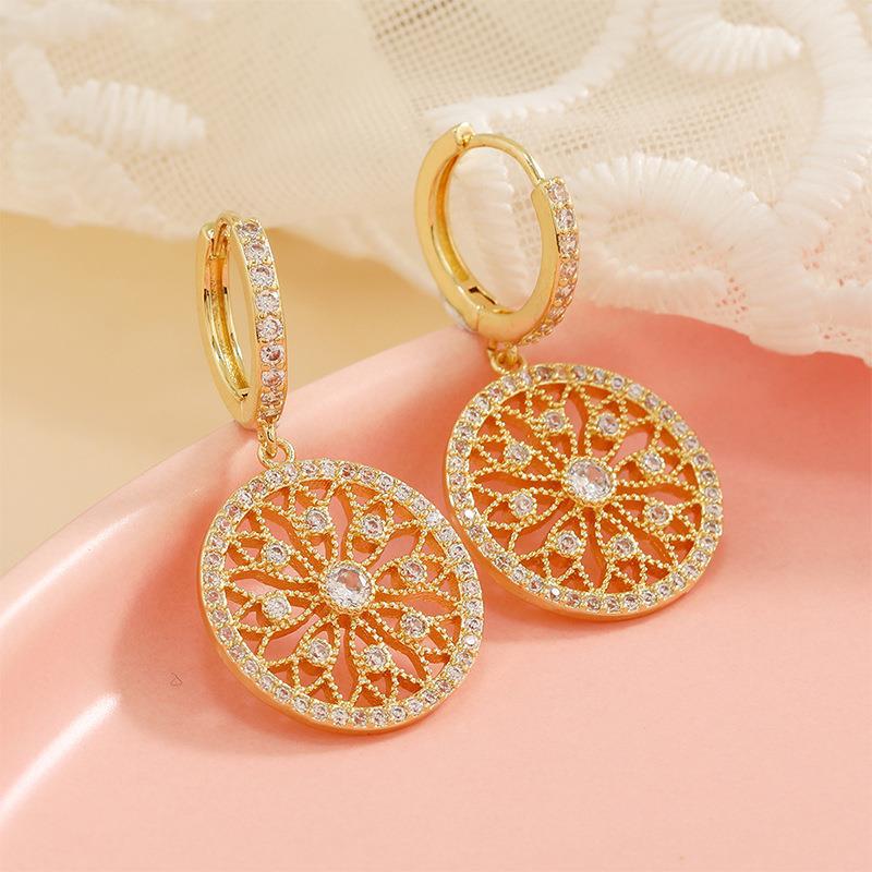Kaleidoscope Gleam: Felicity's Gold Earrings