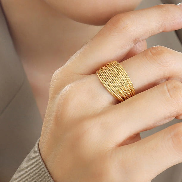 Vera Gold Ring with Open Tip