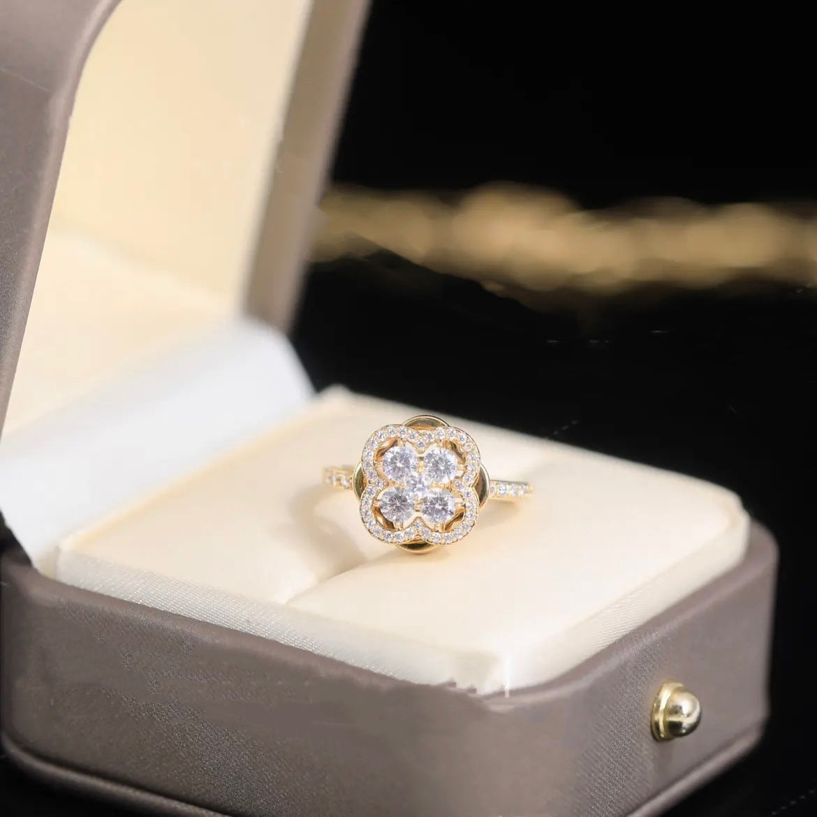 Rotating Clover Ring – Seraph Collection