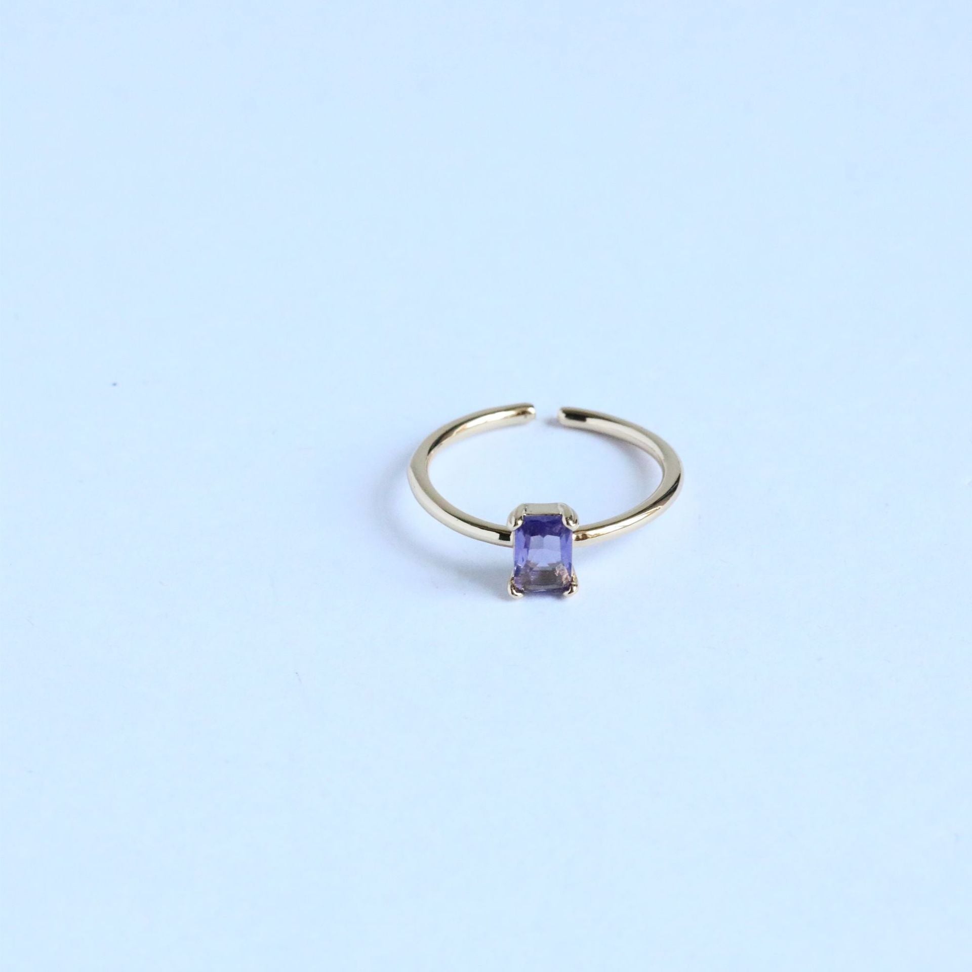 Elegant vintage birthstone ring