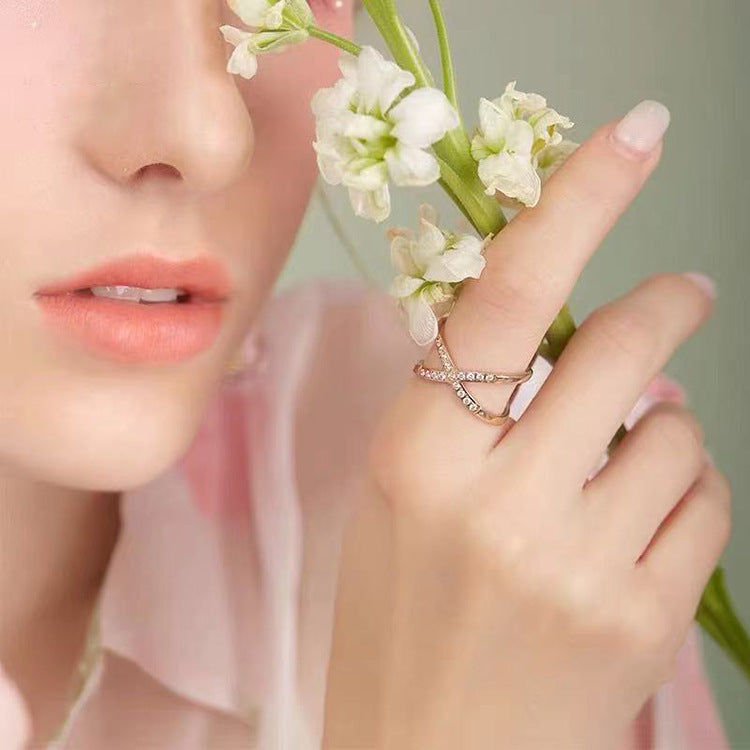 Eva's gold ring