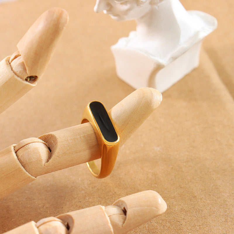 renda Grace: Golden Onyx Statement Ring