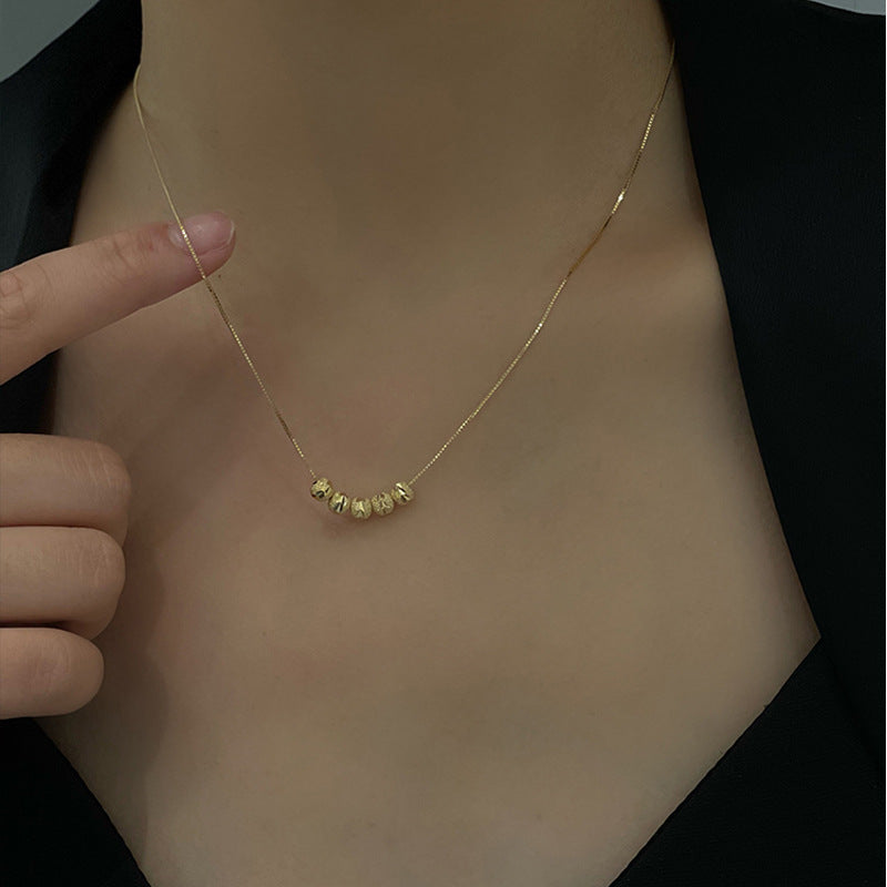 Necklace with beads of calmness