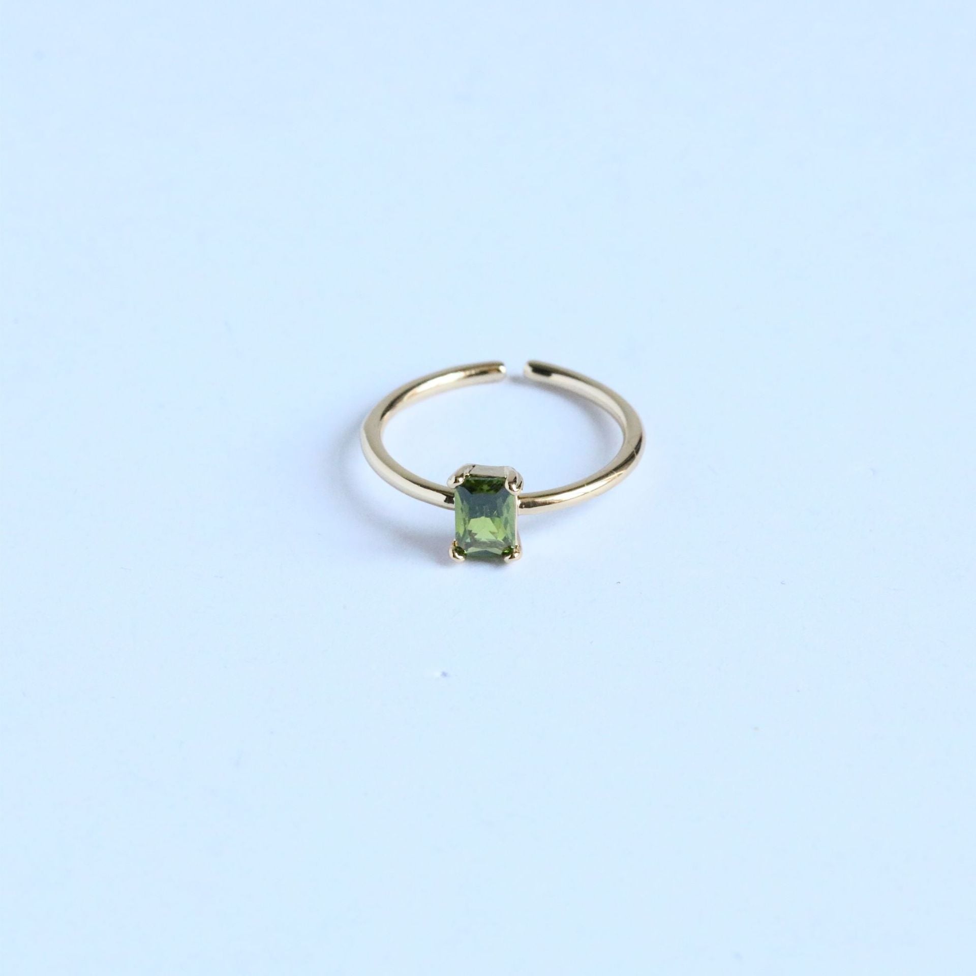 Elegant vintage birthstone ring