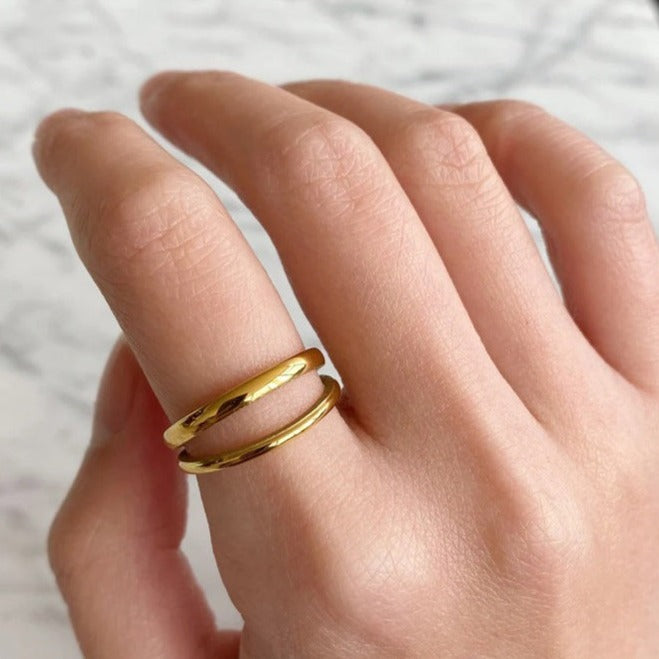 Please refine this title "Lucille Split Ring"