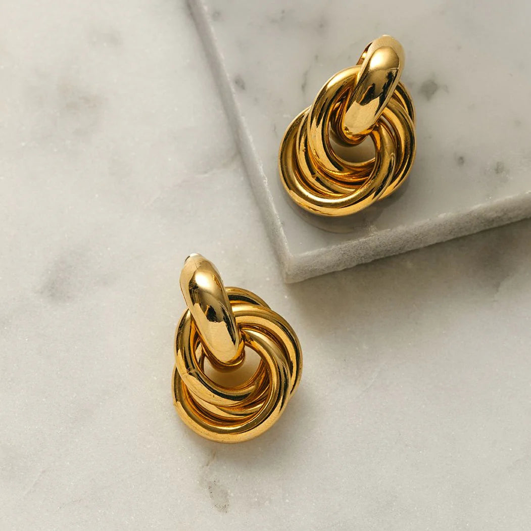 Interlocking Hoop Earrings in 14k Gold