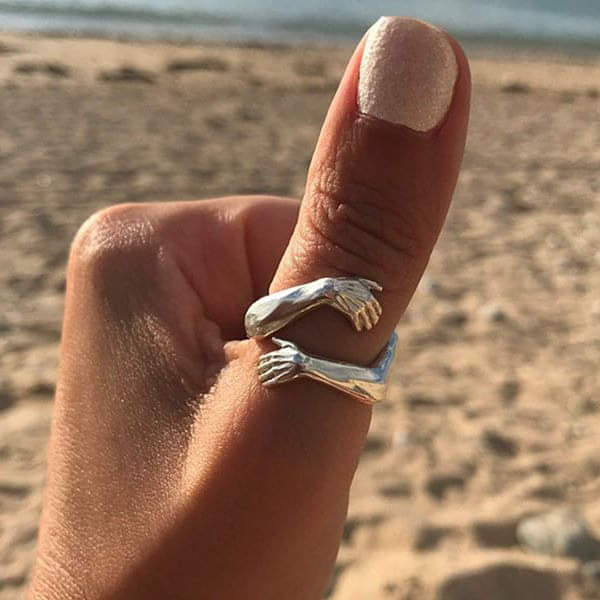 Adjustable silver hugging ring