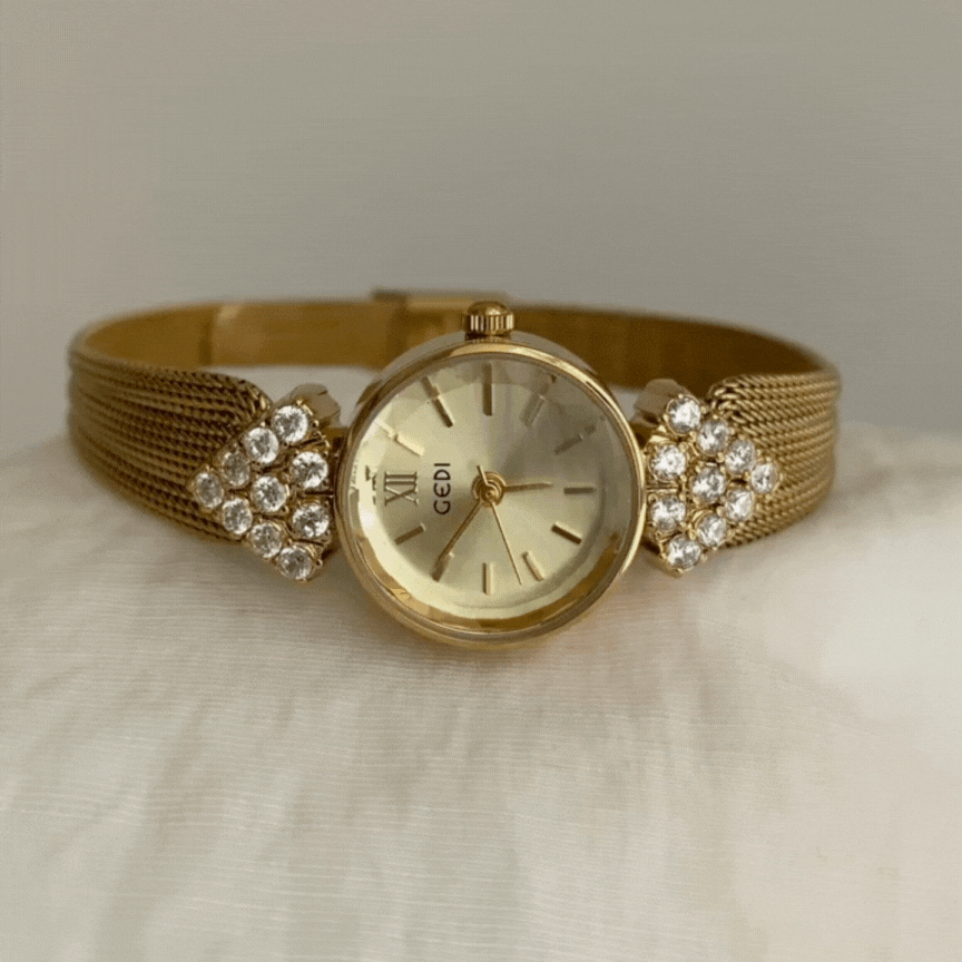 Golden Royal Timepiece – Classic Round Watch with Textured Woven Band