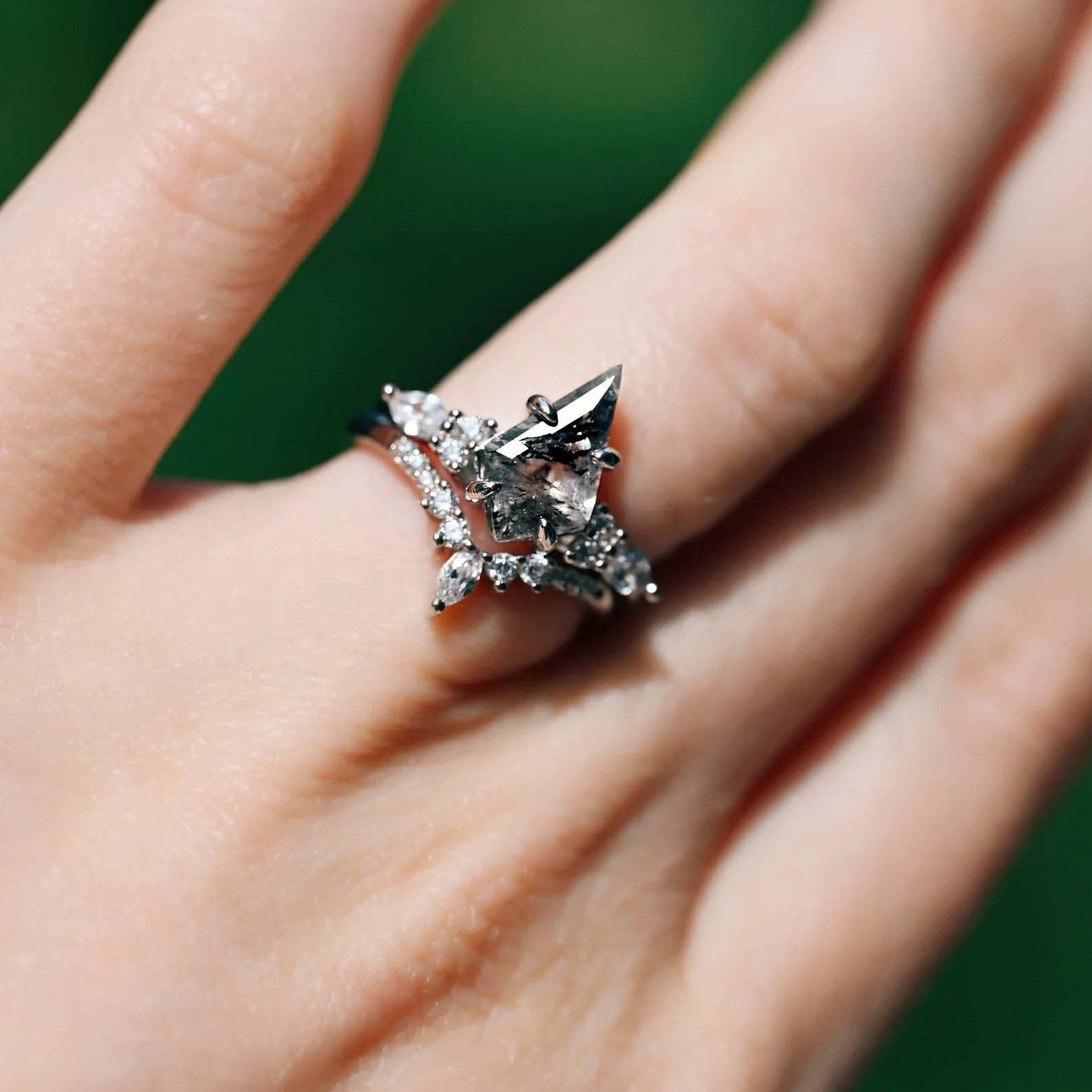 Raw diamond ring with salt-and-pepper effect - Galaxy-inspired engagement set in kite cut