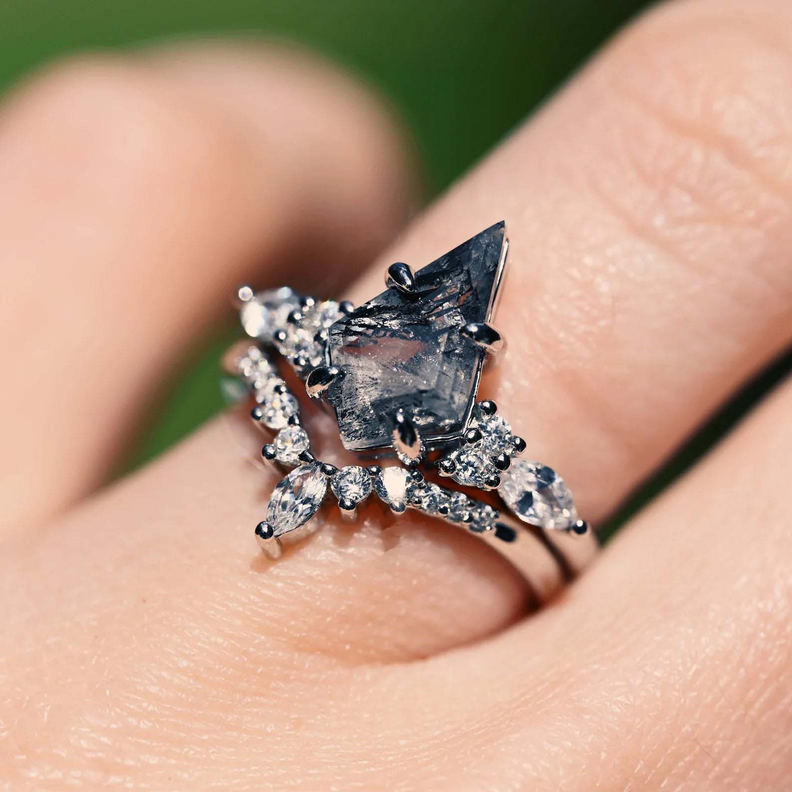 Raw diamond ring with salt-and-pepper effect - Galaxy-inspired engagement set in kite cut