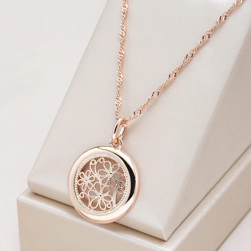 Sleek & Elegant Gold Necklace