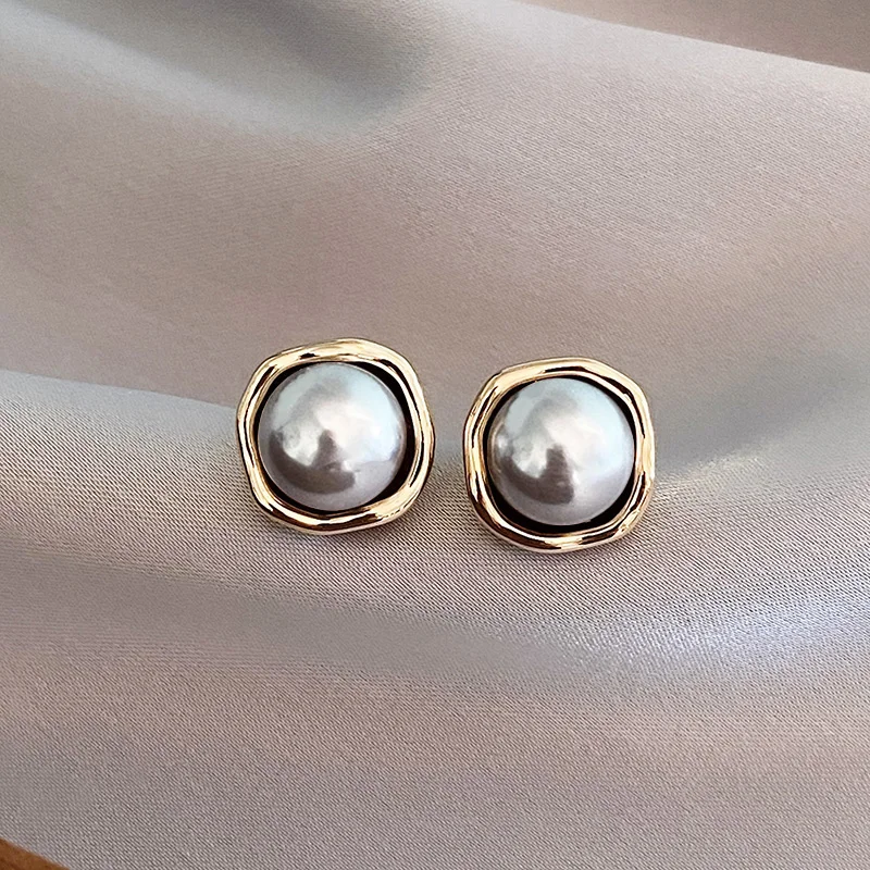 Classic Black Pearl Earrings – Sleek and Elegant