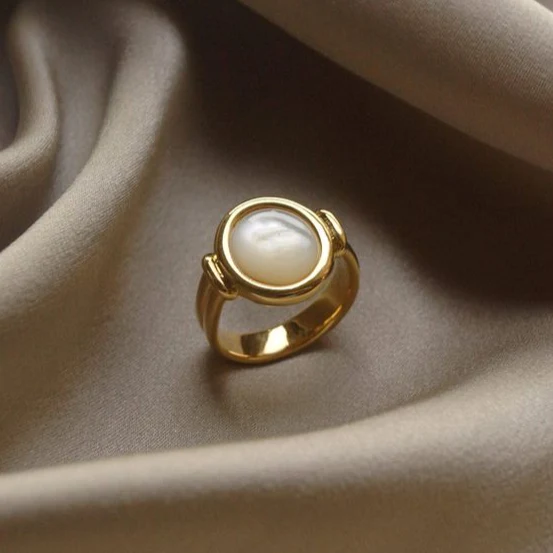 Elegant Gold Ring with Inlaid Pearl