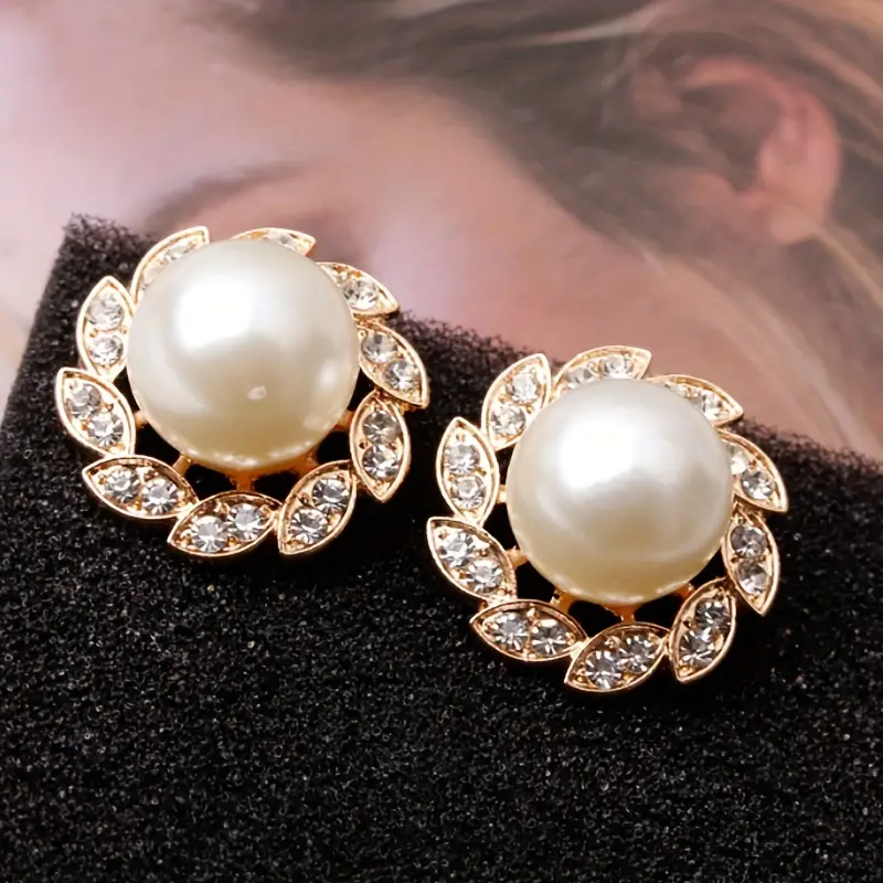 Elegant Pearl Earrings with Glossy Leaf Accents