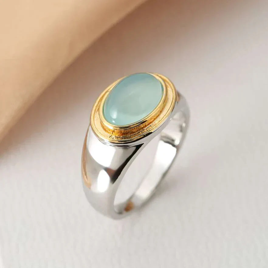 Graceful Green Stone Ring – A Touch of Timeless Elegance