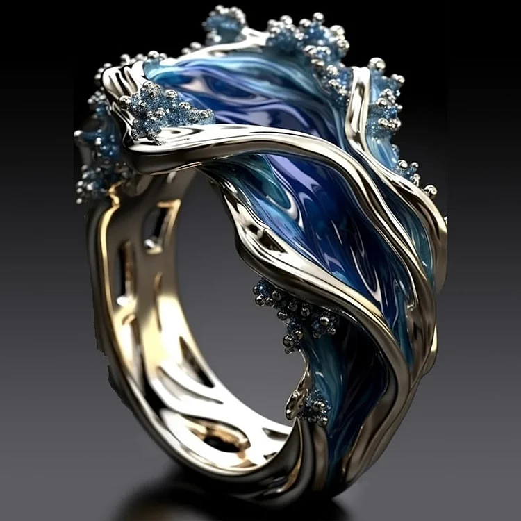 Ocean Ripple – Elegant Gold Wavy Band