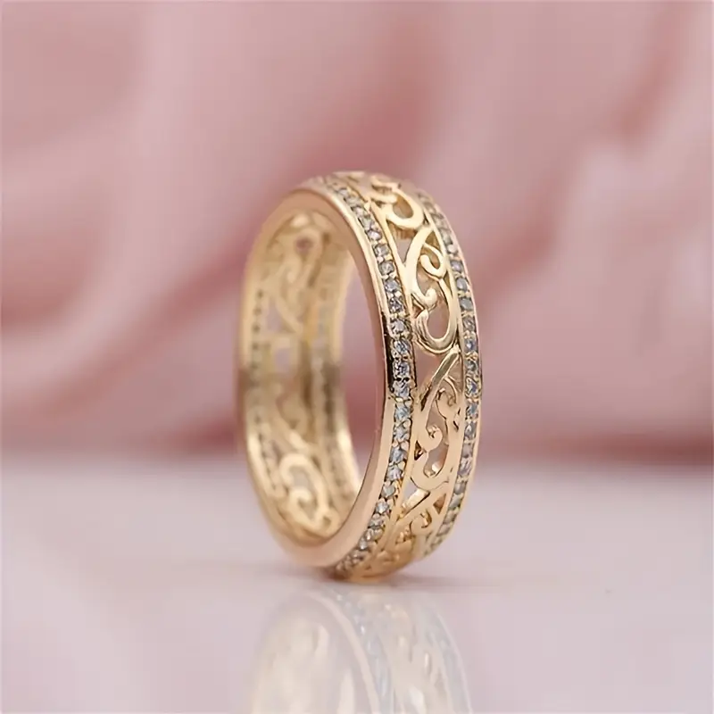 Bright Hollow Gold Ring – Light, Luminous, Effortlessly Bold