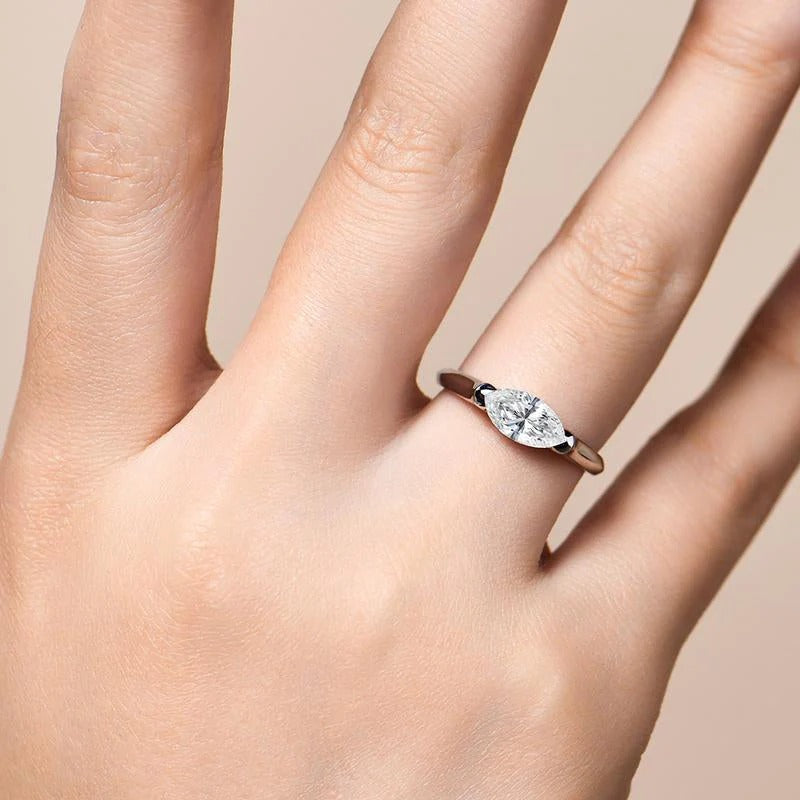 Hailey Signature Slim Ring in 18K Gold Elegance