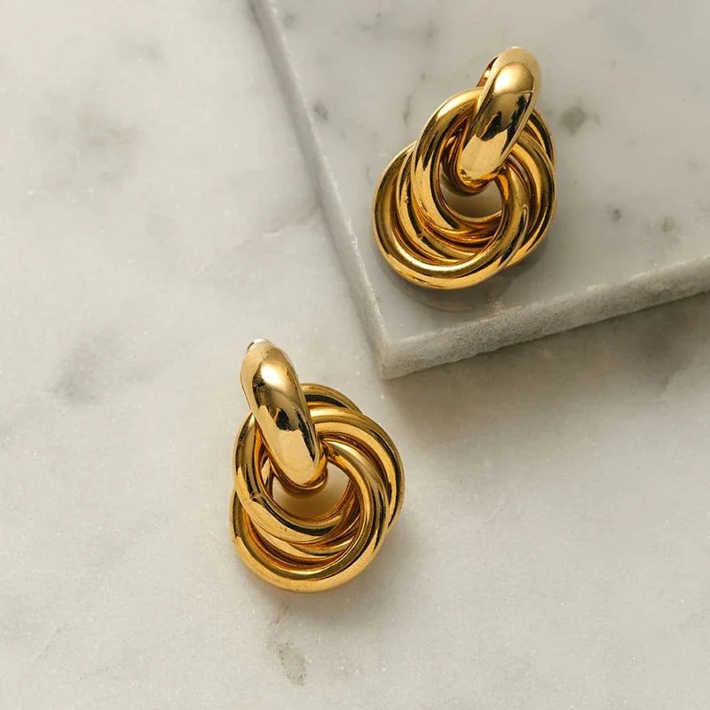 Interlocking Hoop Earrings in Radiant 14K Gold Harmony