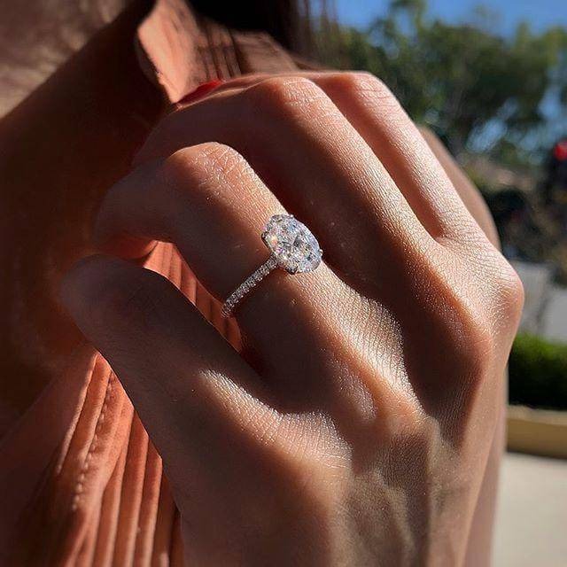The Ivyial oval-cut ring