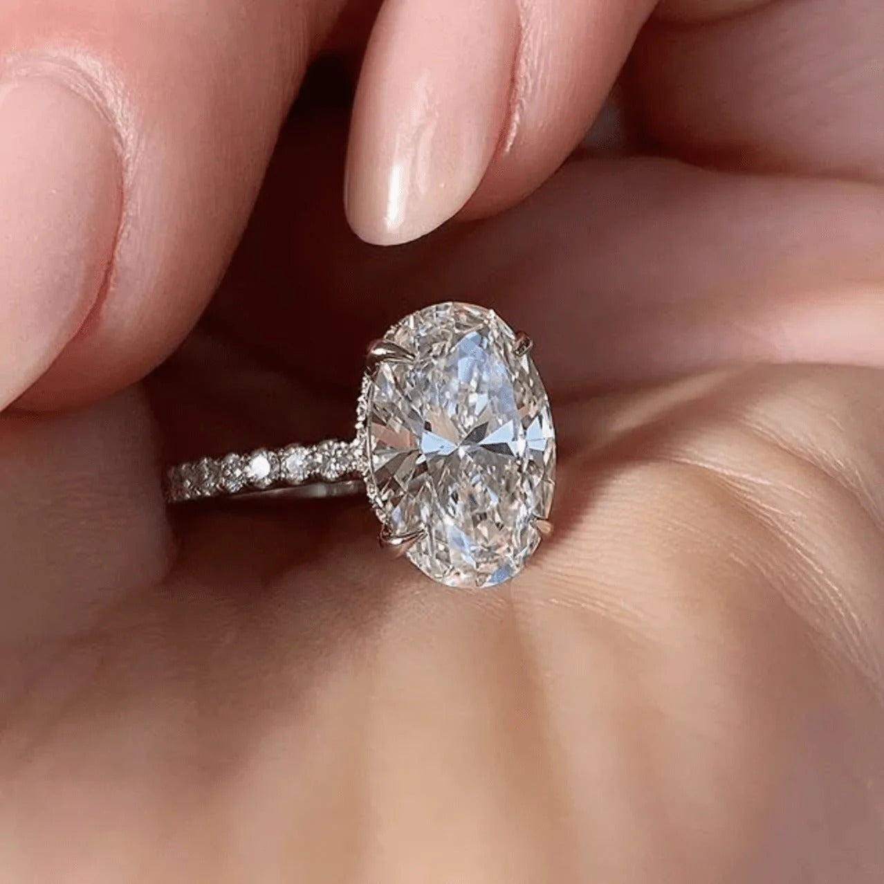 The Ivyial oval-cut ring